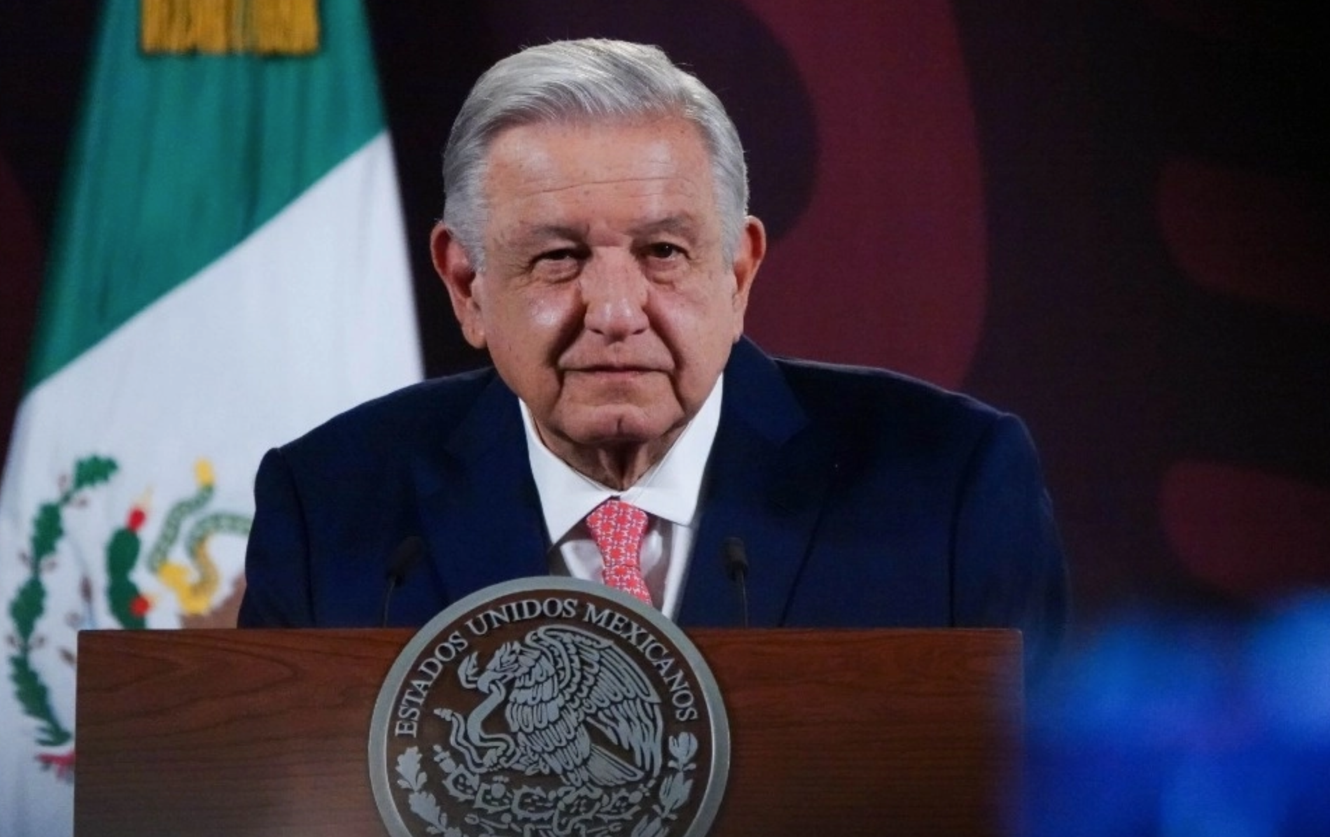 López Obrador exige pruebas de supuesto robo a programa de pensiones a Salinas Pliego